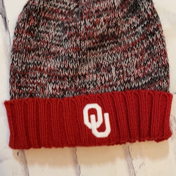 Oklahoma Sooner cuffed Winter hat with Pom - Picture 3 of 9